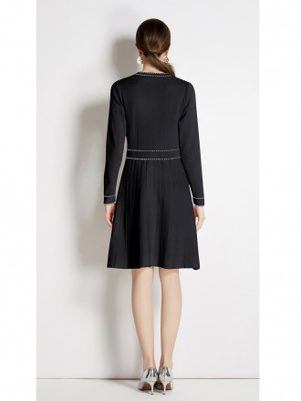 High -end knitted dress in autumn and winter new ladies and temperament thin French V -neck skirt