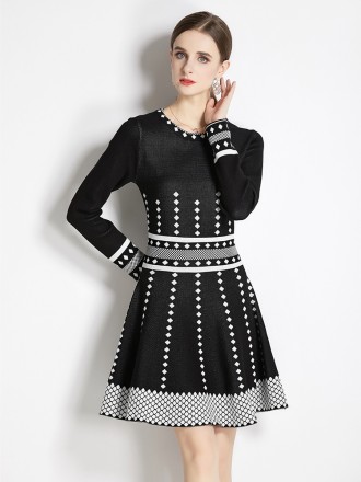 High end knitted dress, autumn and winter, new fashion trend, slim French round neck bottom skirt, small fragrance
