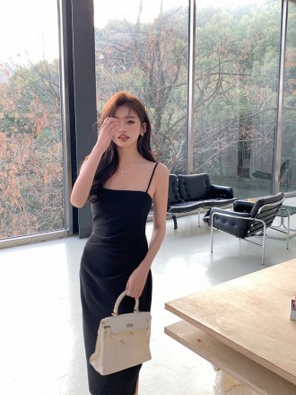 Spring/Summer New French Strap Dress with Split Pleated Temperament High Grade Long Dress Girl