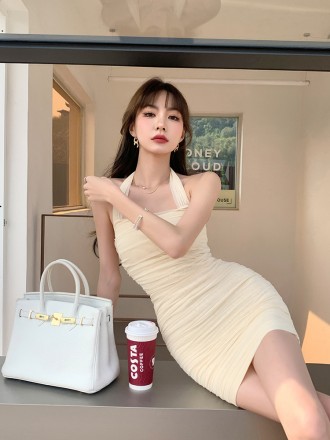 Summer new hot girl sexy metal love hollow hanging neck camisole outside wearing navel short vest